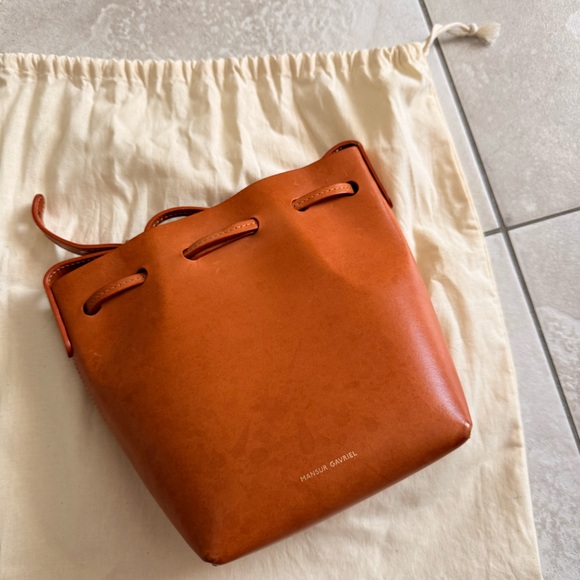 Mansur Gavriel Mini Mini Bucket Bag Tan with Pink Interior - Picture 4 of 14
